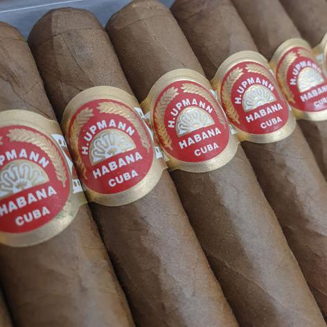 Lot 85 - H. Upmann Half Corona 