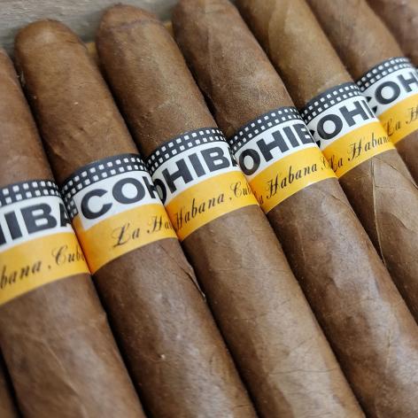 Lot 85 - Cohiba Lanceros