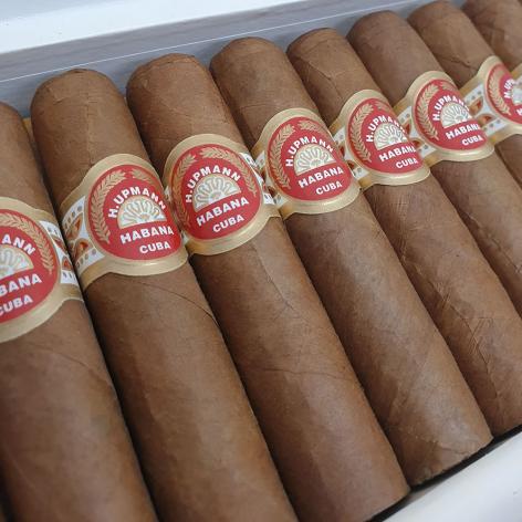Lot 86 - H. Upmann Half Corona 