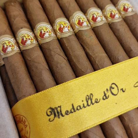 Lot 86 - La Gloria Cubana Medaille d'Or No. 3