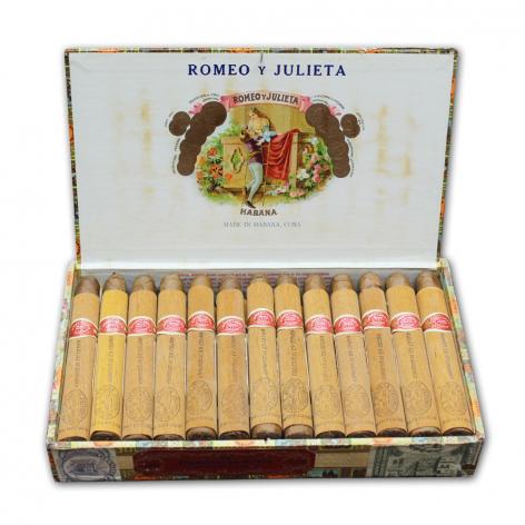 Lot 88 - Romeo y Julieta Coronitas en Cedro