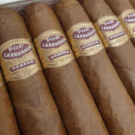 Lot 8 - Por Larranaga Small Coronas
