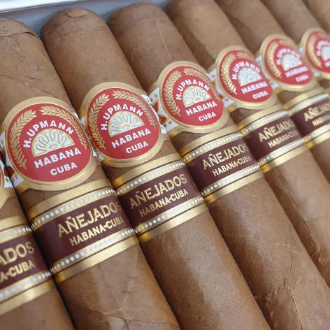 Lot 95 - H. Upmann Robustos Anejados
