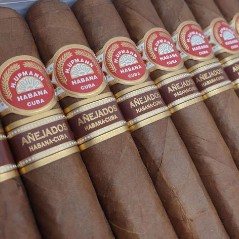 Lot 96 - H. Upmann Robustos Anejados