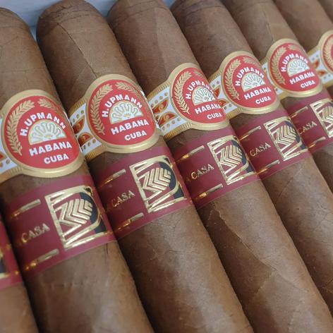 Lot 97 - H. Upmann Royal Robustos