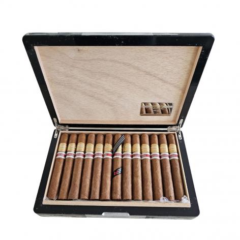 Lot 98 - Por Larranaga Robusto Superior