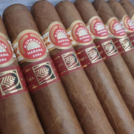 Lot 98 - H. Upmann Royal Robustos