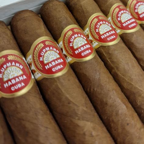 Lot 98 - H. Upmann Half Corona