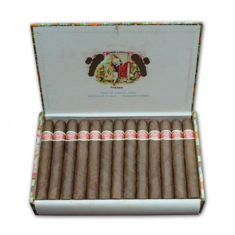 Lot 98 - Romeo y Julieta Petit Coronas