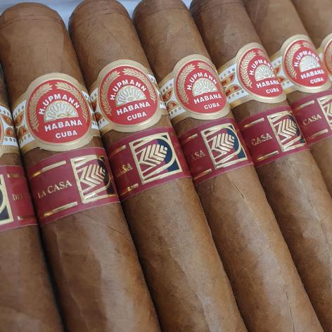 Lot 99 - H. Upmann Royal Robustos