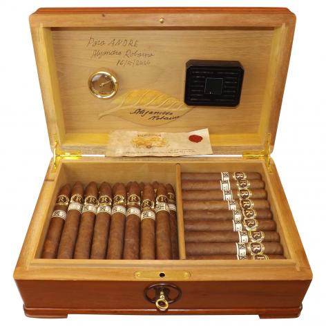 HUM1103 - Vegas Robaina Humidor - 2004