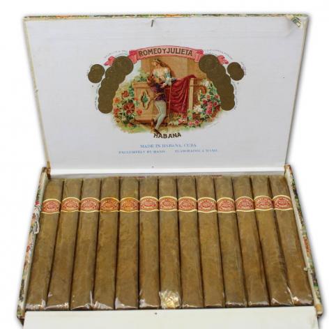 Lot 274 - Romeo y Julieta Regalias de Londres