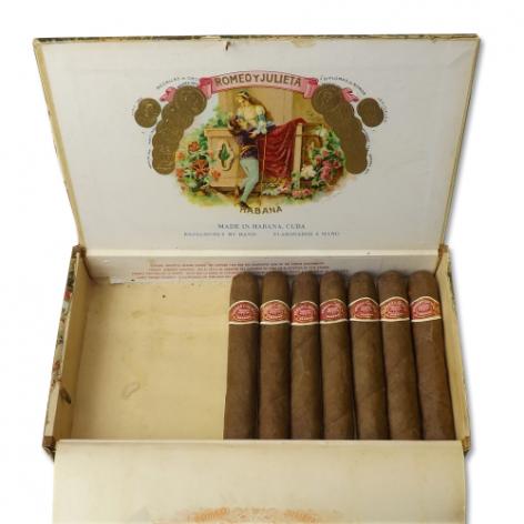 PRE814 - Romeo y Julieta Tres Petit Coronas - Pre Embargo