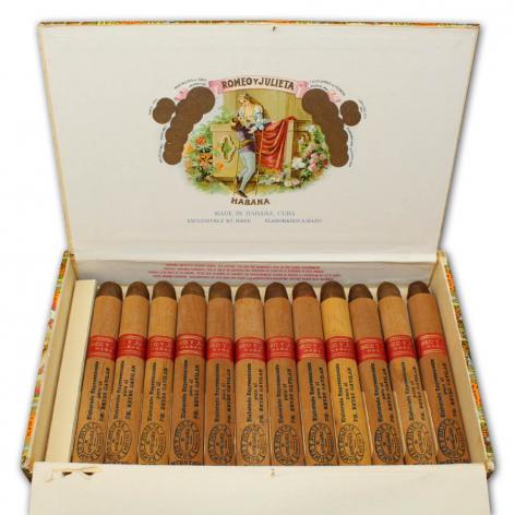 Lot 67 - Romeo y Julieta Cedros Largos